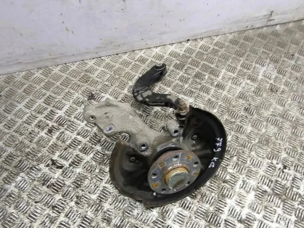 Audi Q3 2019 Vasen Taka Pyörännavetta OEM 5Q0505323D image 2