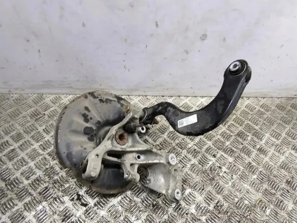 Audi Q3 2019 Vasen Taka Pyörännavetta OEM 5Q0505323D image 4