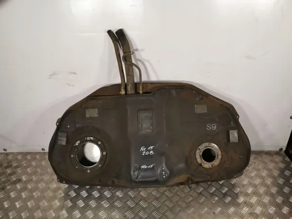 Subaru Forester Polttoainesäiliö OEM FBZ4663 - Käytetty image 2