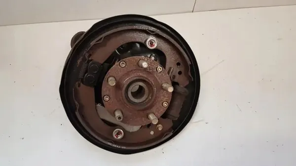 Cubo de roda traseira Subaru OEM 28419FE010 - Usado image 2