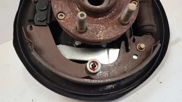 Cubo de roda traseira Subaru OEM 28419FE010 - Usado image 3