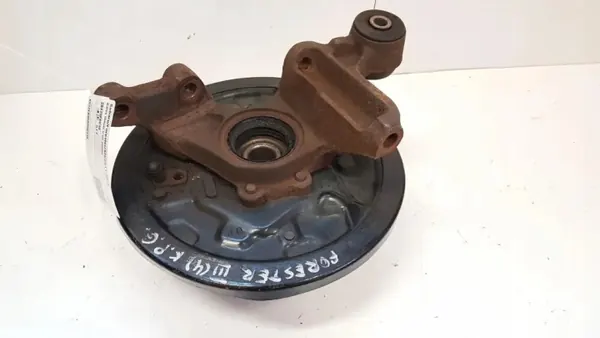 Cubo de roda traseira Subaru OEM 28419FE010 - Usado image 4