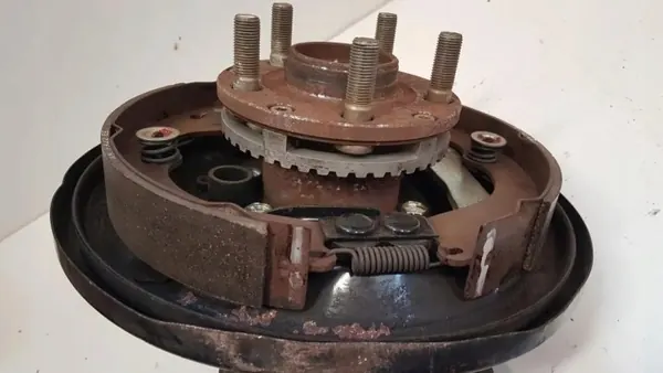 Cubo de roda traseira Subaru OEM 28419FE010 - Usado image 5