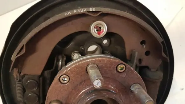 Cubo de roda traseira Subaru OEM 28419FE010 - Usado image 7