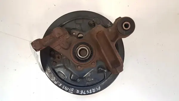 Cubo de roda traseira Subaru OEM 28419FE010 - Usado image 9