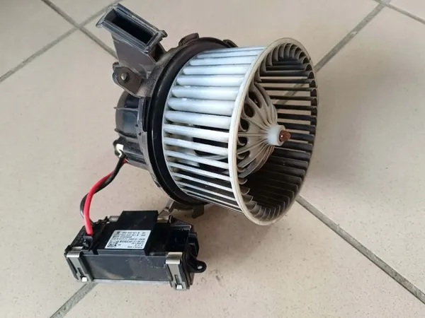 Fläkt Audi A4 B8 Europa 8K0820521B image 2