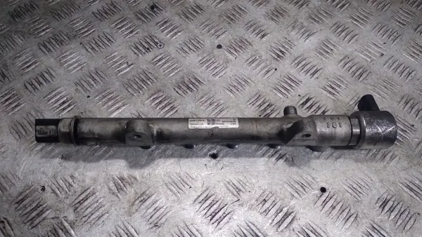 Mercedes W176 1.8 CDI Turbo ruiskutusraide OEM A6510700495 image 3