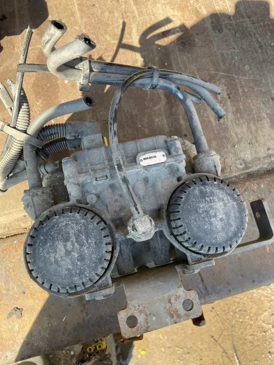 EBS-Achsenmodulatorventil OEM 4801061060 für DAF XF 106 image 2