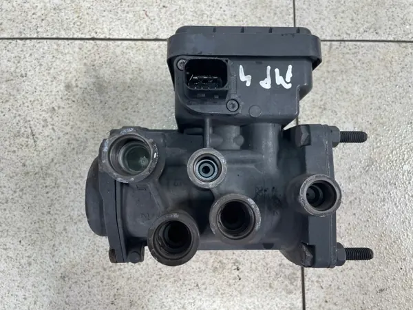EBS-jarruventtiili OEM A0014311613 Mercedes Actrosille image 2