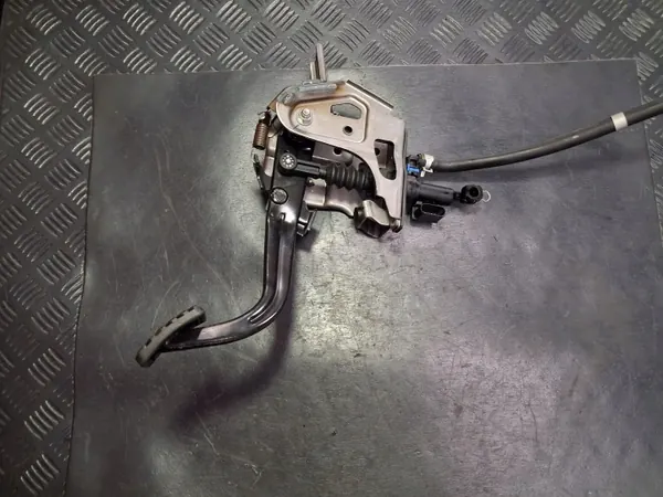 Kia Rio IV Koppelingspedaalpomp OEM 41600-H8120 image 2