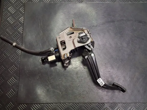 Kia Rio IV Koppelingspedaalpomp OEM 41600-H8120 image 3