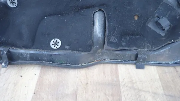Panel de luneta metálico usado OEM 1C0971806A VW Beetle image 8