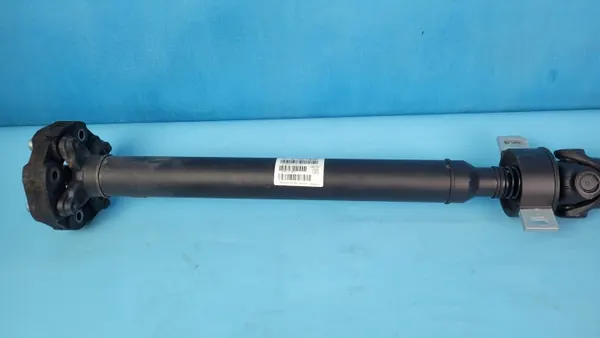 Mercedes W206 C220 drivaxel OEM A2064101800 image 3