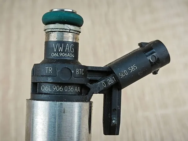 Iniettore Carburante Audi A5 F5 A4 B9 2.0 TFSI 06L906036AA image 5