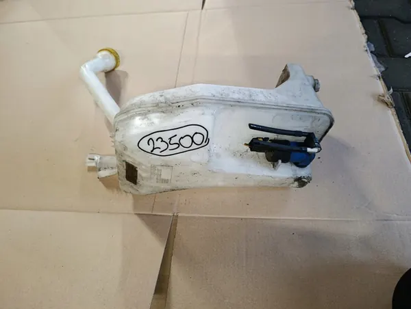 RENAULT CLIO IV Pesuainesäiliö Pumppu 289107623R image 2