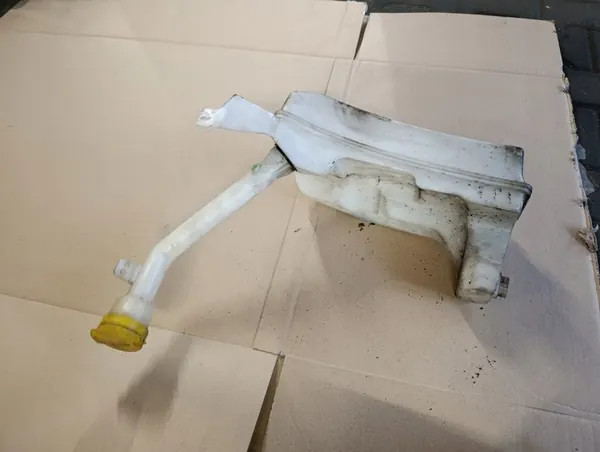 RENAULT CLIO IV Pesuainesäiliö Pumppu 289107623R image 4