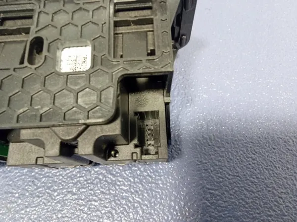 Selector de marchas Skoda OEM 5LA713203F - Usado image 3