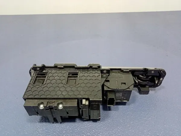 Selector de marchas Skoda OEM 5LA713203F - Usado image 4