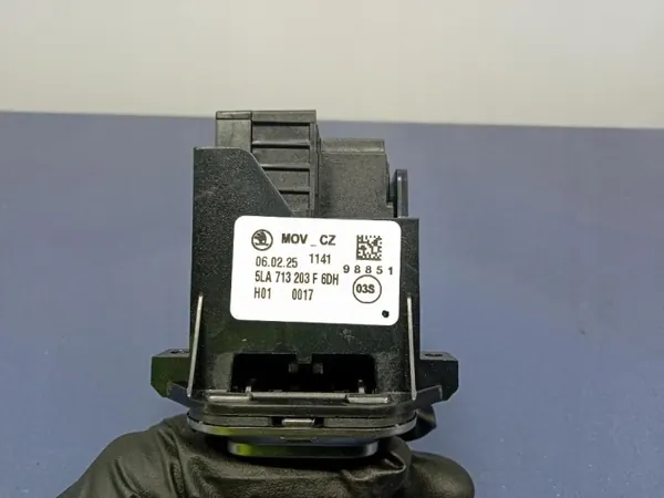 Selector de marchas Skoda OEM 5LA713203F - Usado image 5