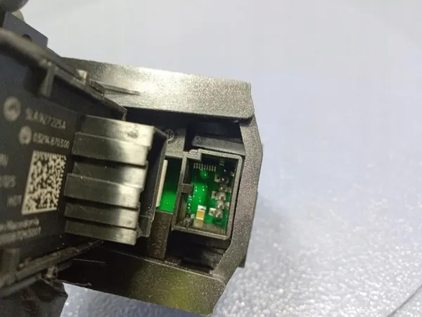 Selector de marchas Skoda OEM 5LA713203F - Usado image 7