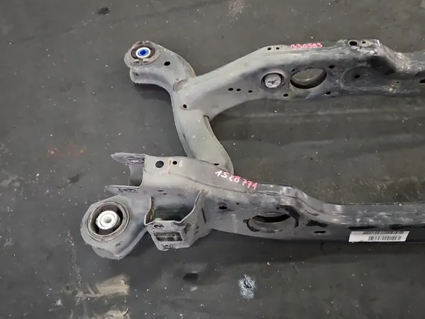 Poutre arrière OEM 1185840000 pour Mercedes CLA II image 3