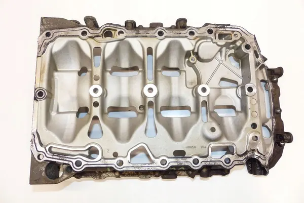 VW Tiguan 2.0 TSI Oljetank OEM 06K103603CT image 5