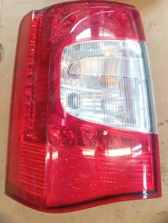 CHRYSLER TOWN COUNTRY 11- 3.6 LUZ TRASERA IZQUIERDA OEM image 2