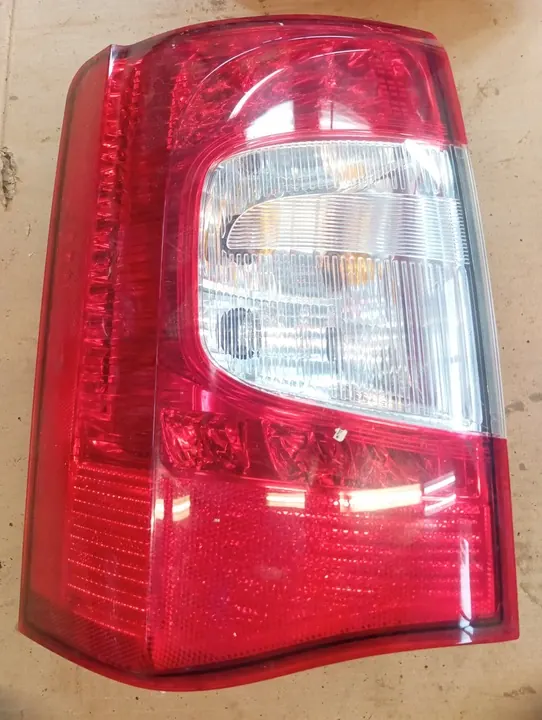 CHRYSLER TOWN COUNTRY 11- 3.6 LUZ TRASERA IZQUIERDA OEM image 3