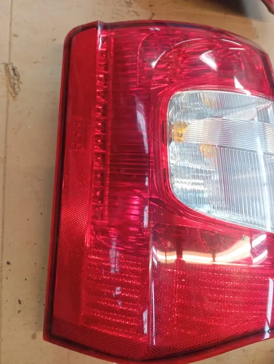 CHRYSLER TOWN COUNTRY 11- 3.6 LUZ TRASERA IZQUIERDA OEM image 4