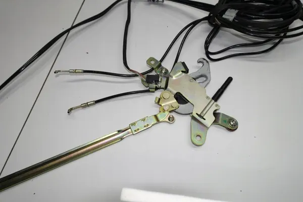 Mercedes R230 Dachverriegelung Aktuator - OE Teil image 6