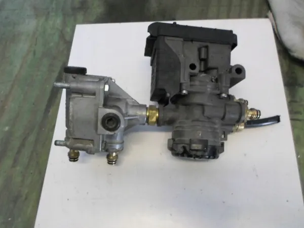 Module de contrôle EBS Scania OEM 2653379 - Occasion image 2