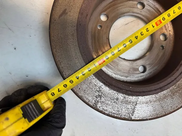 OEM 13231 Taka jarrulevysarja Kia Vengalle image 3