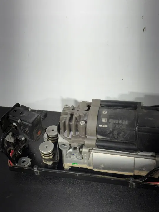 OEM 6789450 Luchtveringcompressor voor BMW F01 image 6