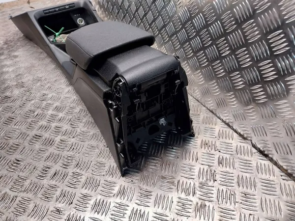 Mittkonsol armstöd OEM S26380687 BMW X1 E84 image 3