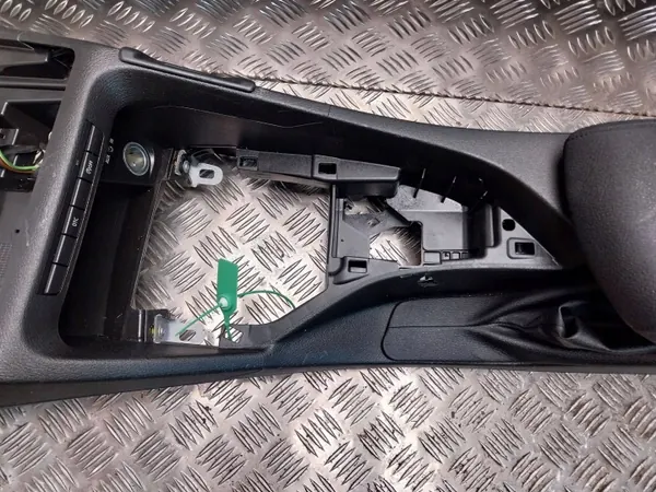 Mittkonsol armstöd OEM S26380687 BMW X1 E84 image 5