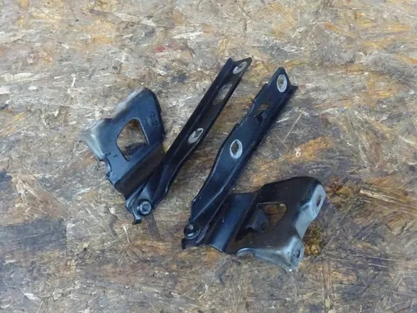 AUDI A4 B8 8K Kannen Sarana Vasemmalta Oikealta Setti 8K0823302D 8K0823301D image 4