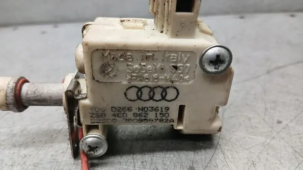 Actionneur de trappe à carburant Audi A8 D3 3.0 TDI OE 4E0862150 image 2