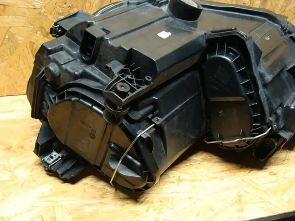 VW GOLF SPORTSVAN Farol Direito 517941006C image 10