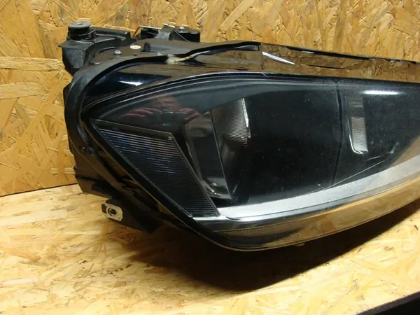 VW GOLF SPORTSVAN Farol Direito 517941006C image 3