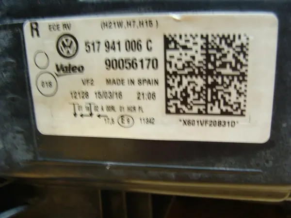 VW GOLF SPORTSVAN Farol Direito 517941006C image 8