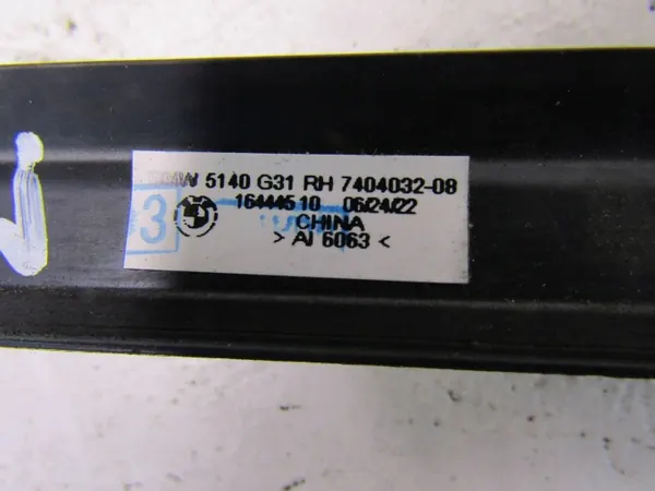BMW 5 G31 Rechter Achterdeurschraper OEM 7404032 image 10