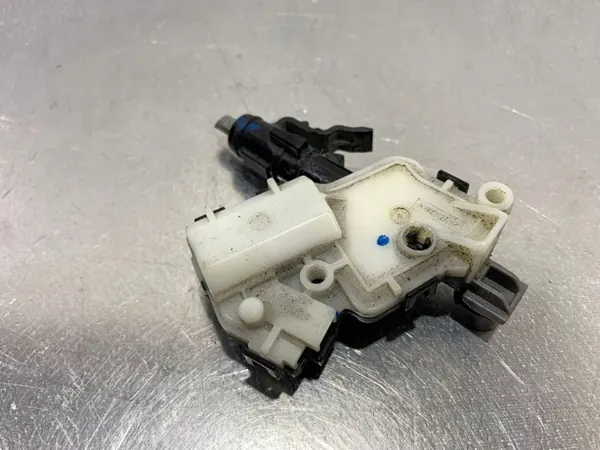 Serrure de trappe à carburant Subaru OE OEM FBZ22137 image 3
