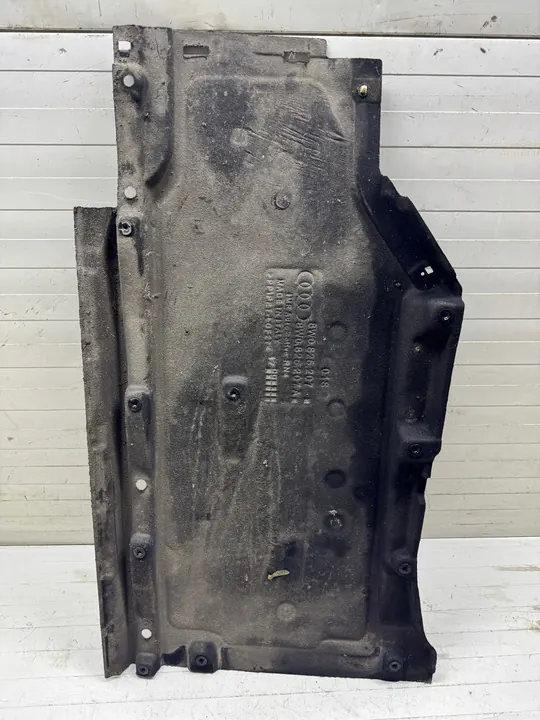 AUDI A4 B9 Underredsskydd Vänster 8W0825207 OEM image 2