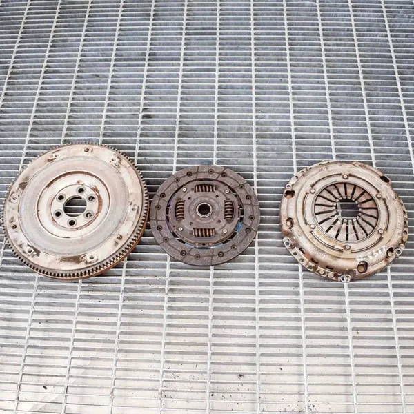 Conjunto de Embreagem VW POLO 1.4 030105271D image 3