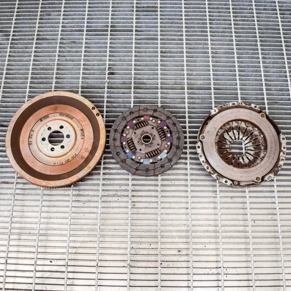 Conjunto de Embreagem VW POLO 1.4 030105271D image 4