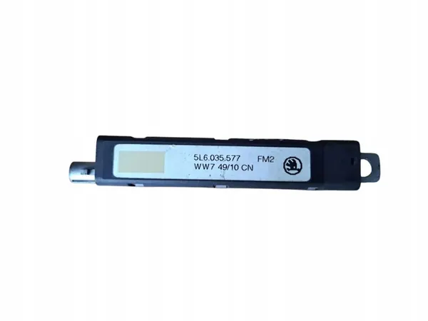 Amplificateur d'antenne OEM 5L6035577 pour Skoda Octavia II image 2