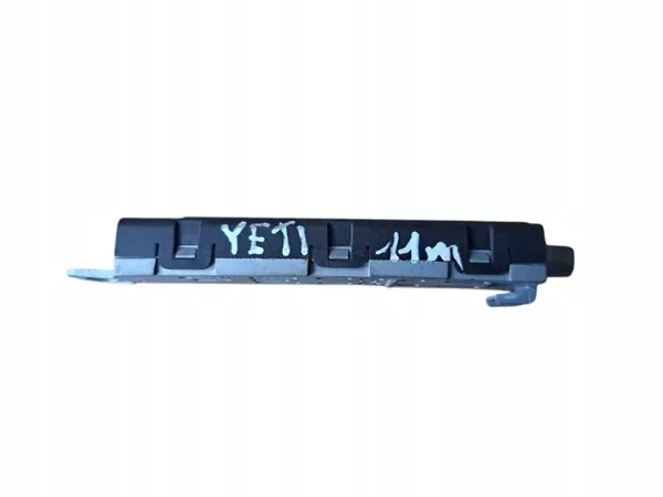 Amplificateur d'antenne OEM 5L6035577 pour Skoda Octavia II image 3