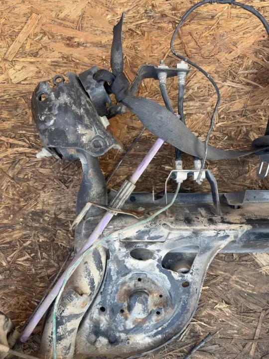 Poutre d'essieu arrière OEM BELKA TYLNA OŚ - Renault Modus image 3