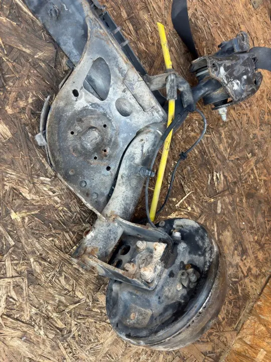 Poutre d'essieu arrière OEM BELKA TYLNA OŚ - Renault Modus image 4