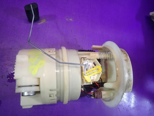 PEUGEOT 206 98-03 Brandstofpomp 9643320380 image 5